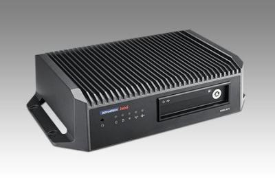 TREK-674-LWB7A0E Box fanless pour destion de flotte de véhicules, E3827 et LTE(EU)/GPS/WLAN/BT/SSD/WES7P