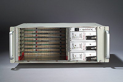 MIC-3042BE Châssis 4U pour cartes Compact PCI, alimentation redondante, hébergement x8  cartes 6U