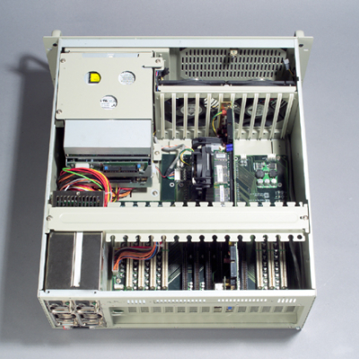 IPC-610BP-00XHE Chassis rackable 4U pour bus passif pour PC industriel vendu sans alimentation, accès façade avant sécurisé